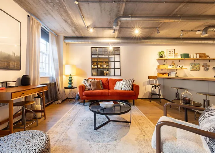 South Bank Loft - Industrial-Chic Apartment Near Tate Modern, Borough Market, River Thames