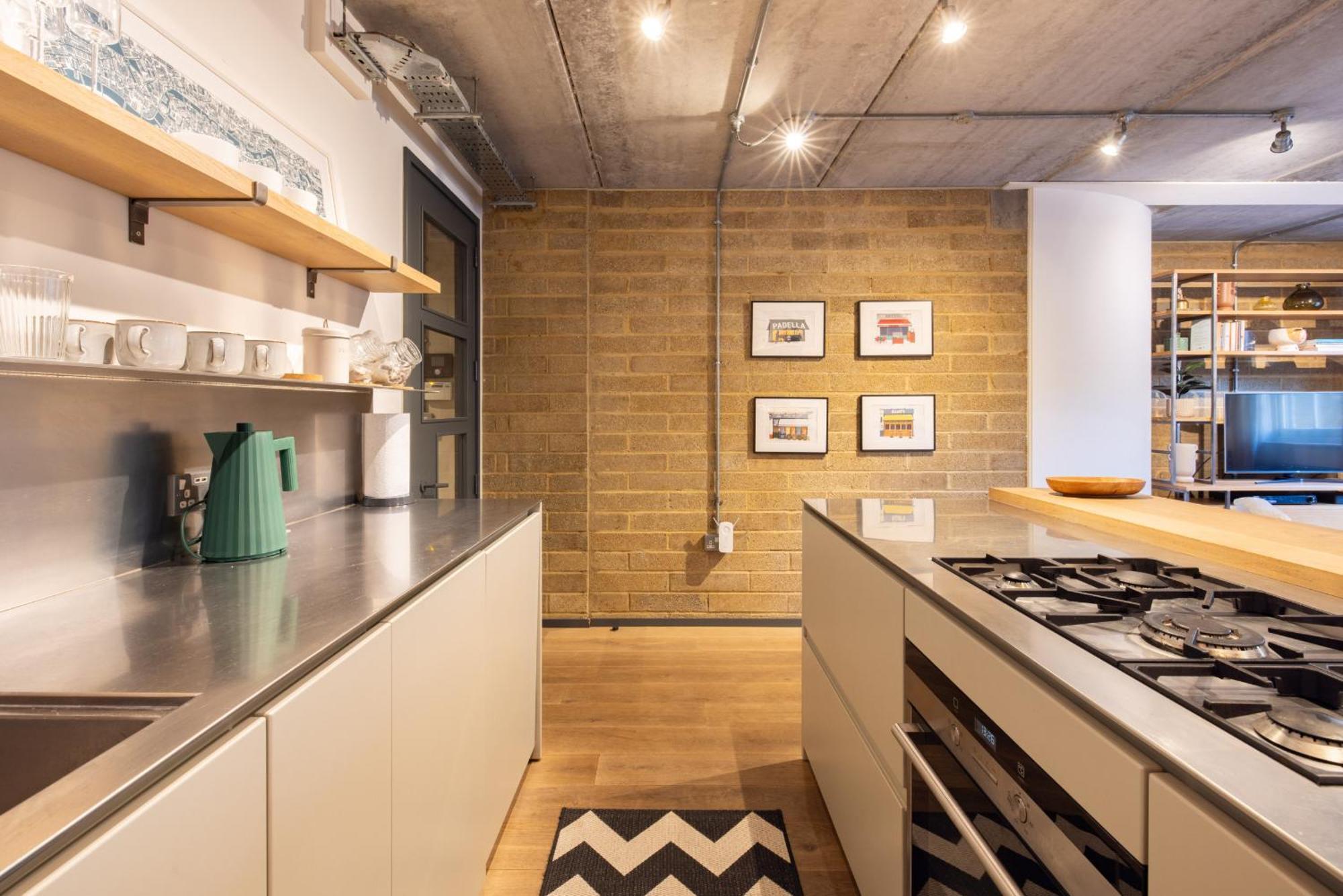 South Bank Loft - Industrial-chic Near Tate Modern, Borough Market, River Thames London