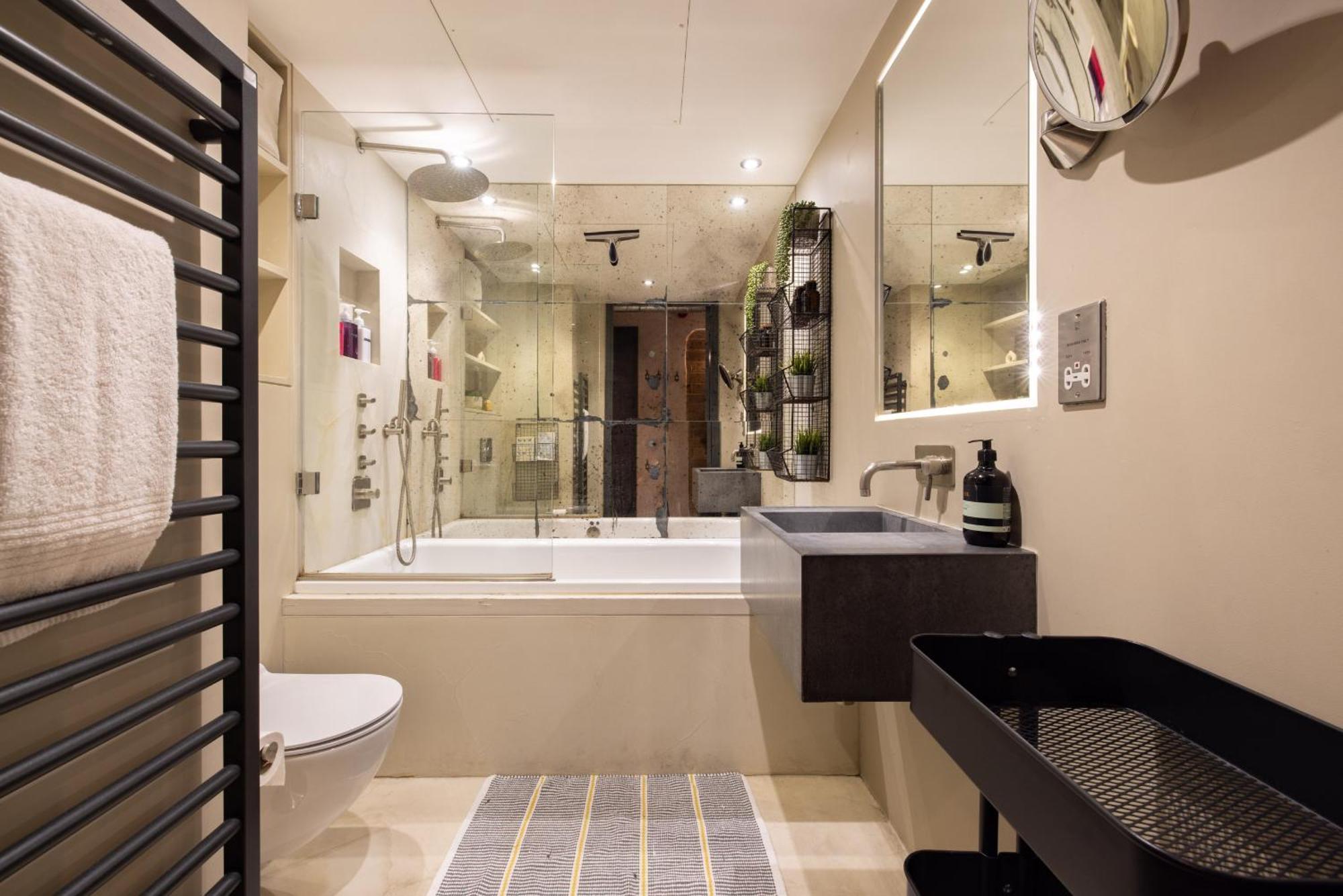South Bank Loft - Industrial-chic Near Tate Modern, Borough Market, River Thames